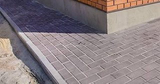 Укладка плитки на отмостку: Цена от 828 руб. в Ахтубинске от ТротуарнаяПлитка