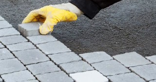 Укладка брусчатки в Ахтубинске - цена от 828 руб. за м2 | ТротуарнаяПлитка