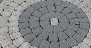 Профессиональная укладка клинкерной брусчатки в Ахтубинске в октябре